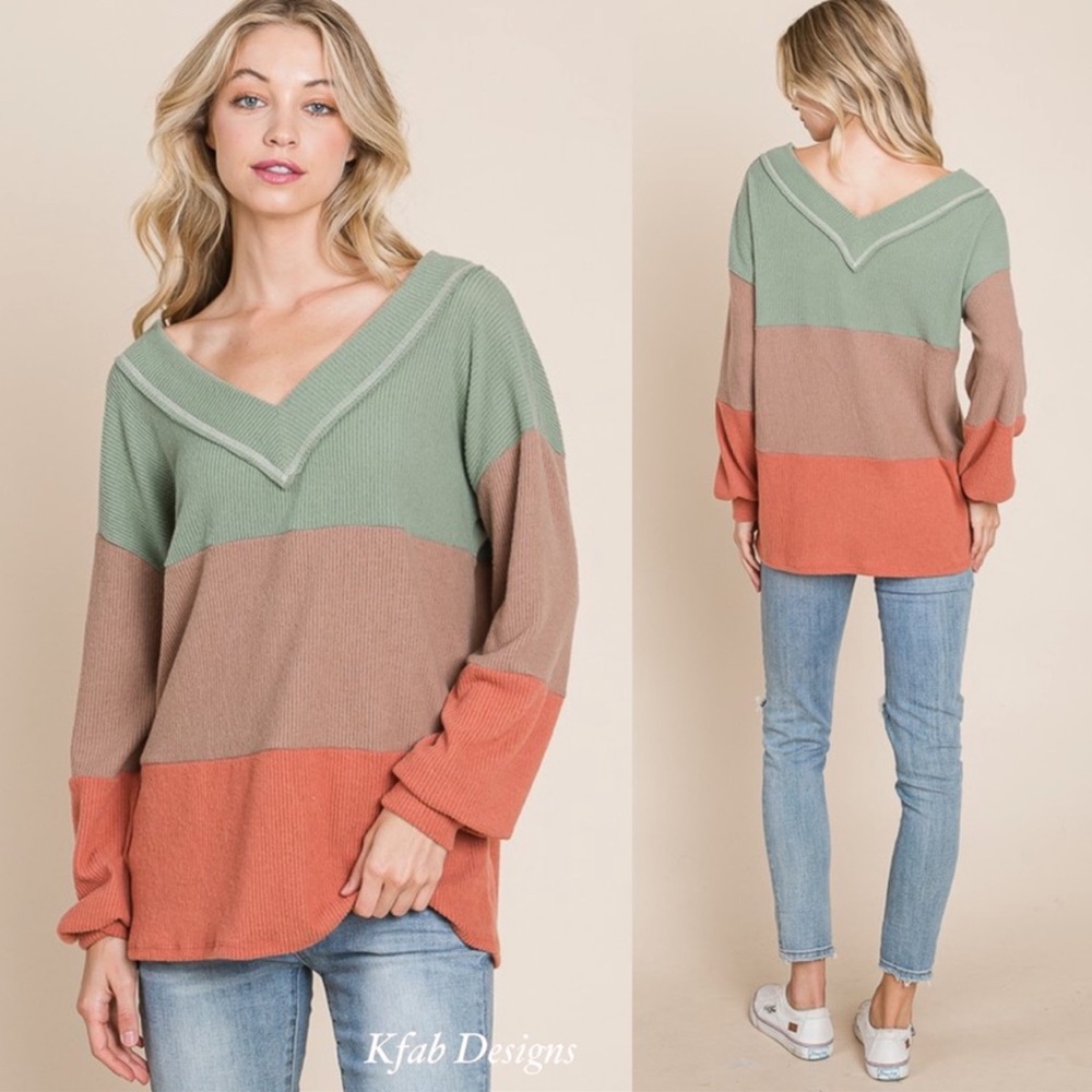 B79B💚🧡Striking+ soft v-neck+back color block top in best of transition shades!